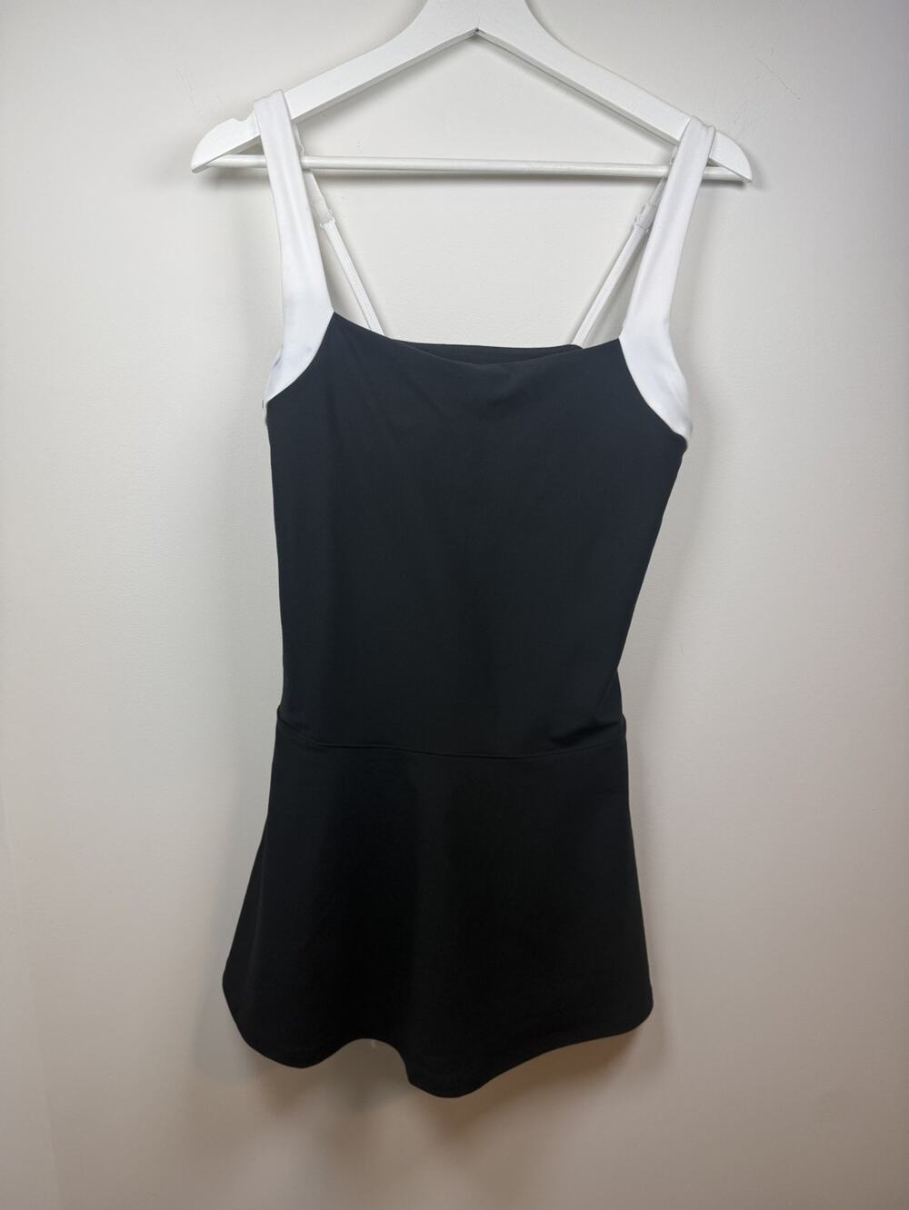 Abercrombie & Fitch YPB Women’s Athletic Dress NEW Large Black White Drop-waist